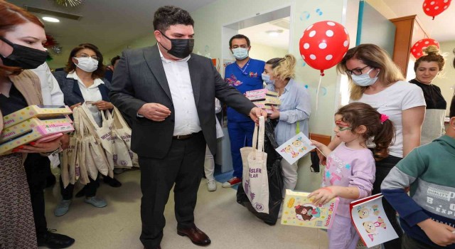 Başkan Kılıçtan hastanedeki çocuklara 23 Nisan sürprizi