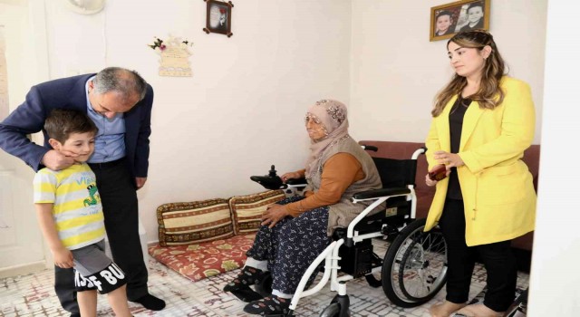 Başkan Kılınçtan bedensel engelli kadına bayram hediyesi