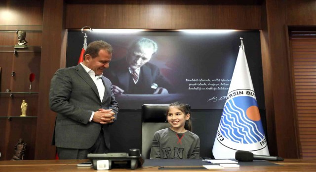 Başkan Seçer, koltuğunu 4üncü sınıf öğrencisi Esmaya bıraktı
