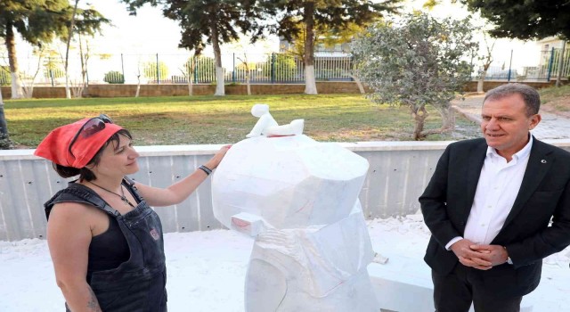 Başkan Seçer, Umut Çocuk heykelinin çalışmalarını inceledi