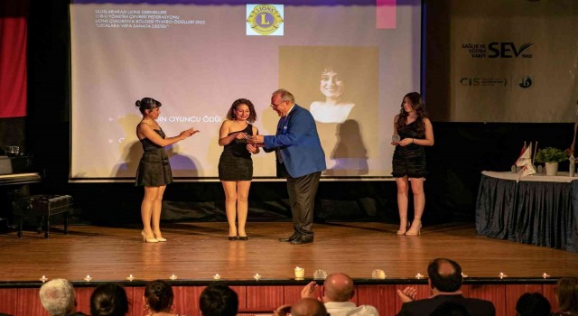 Başkan Seçere yılın sanat öncüsü ödülü