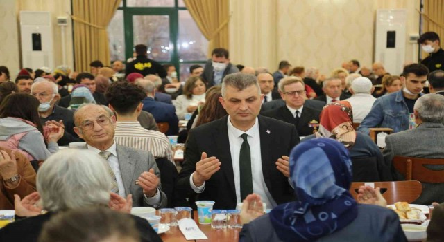 Başkan Sezer, şehit ve gazi aileleriyle iftar sofrasında buluştu