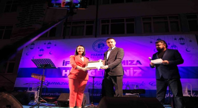 Başkan Tanıra kardeş belediye Pazaryeri Belediyesinden fahri hemşehrilik beratı