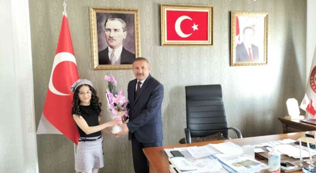 Başkan Yaptırmış, 23 Nisanda koltuğu çocuklara devretti