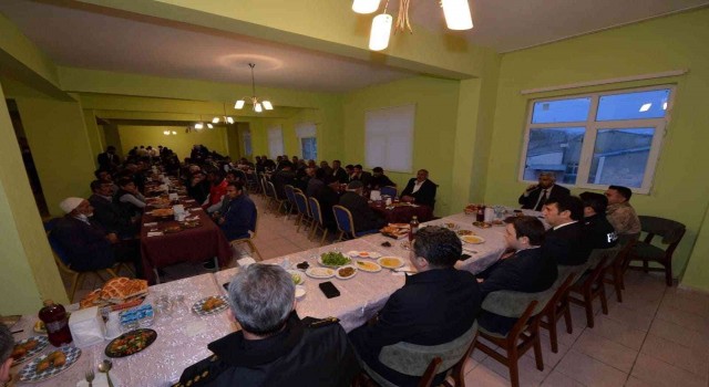 Başkan Yaşar; 1993 yılında Yavi Mahallesinde şehit edilen 33 vatandaşın ailesi ile iftar yemeğinde bir araya geldi