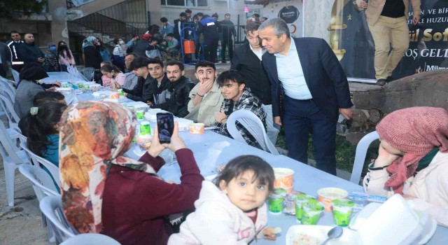 Başkan Yıldızkaya Gönül Sofrasında vatandaşlarla ve üniversite öğrencileriyle buluştu
