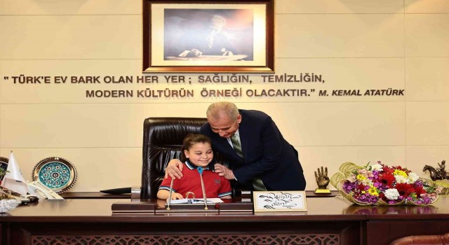 Başkan Zolan, koltuğunu ortaokul öğrencisi Elife devretti