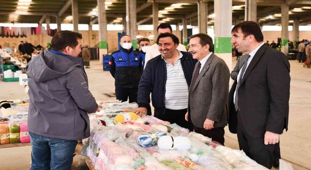 Başkanı Ataç pazar esnafıyla bir araya geldi