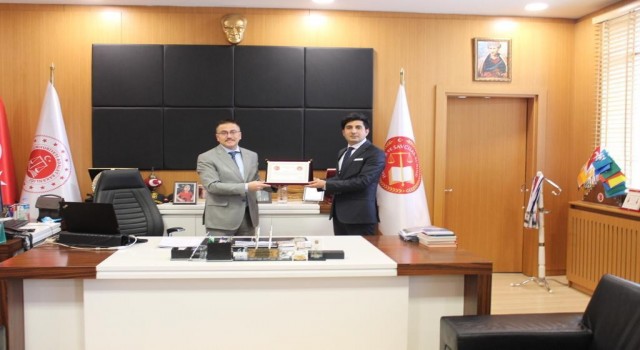Başsavcı Dönmezden Savcıya plaket