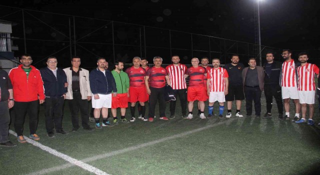Batmanda 10 Nisan polis haftası çerçevesinde Basınspor-Emniyetspor maçında dostluk kazandı