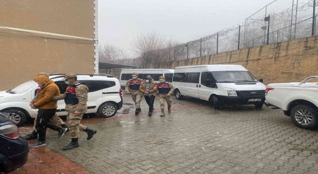 Batmanda 88 yaşındaki vatandaşı mağdur eden şüpheliler yakalandı