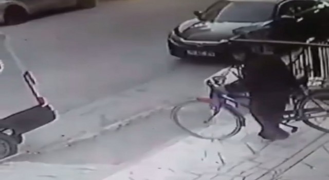 Batmanda bisiklet çalan hırsız kameraya yakalandı