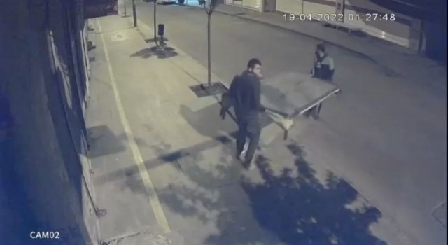 Batmanda hırsızlar bir iş yerine ait demir tezgahı çaldı