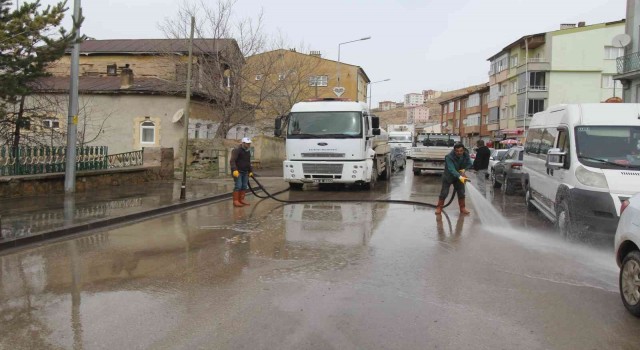 Bayburtta çevre temizlik çalışmaları sürüyor