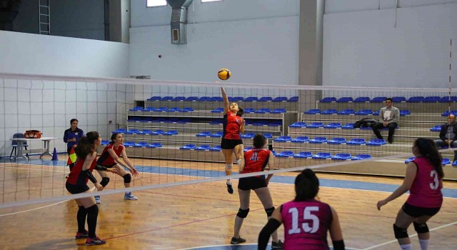 Bayraklıda 23 Nisan coşkusu sporla başladı