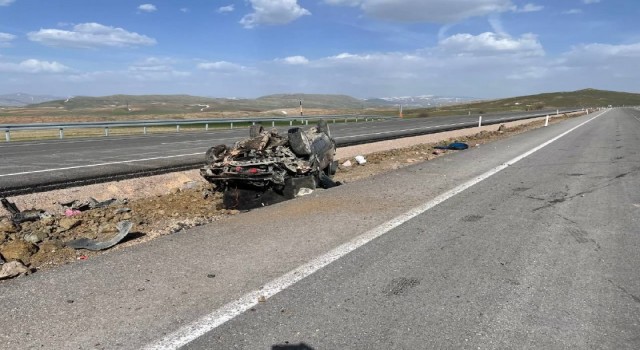 Bayram tatiline giden öğrenciler kaza geçirdi: 1i ağır 4 yaralı