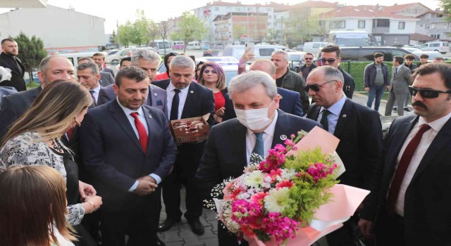 BBP Genel Başkanı Desticiden savaş mağduru çocuklara: “Bu savaşta hiçbir günahınız yok, sizler masumsunuz”