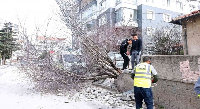 Belediye, fırtınalı Başkent gününde de teyakkuzdaydı