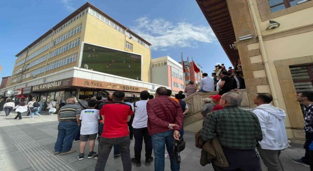 Belediyeden taraftarlara dev ekran jesti