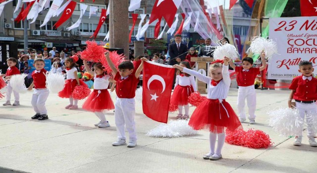 Bergama ve Aliağada 23 Nisan coşkusu