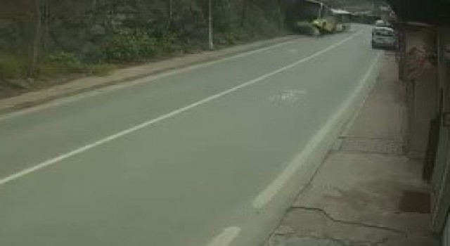 Beykozda İETT otobüsünün kayalıklara daldığı kaza kamerada