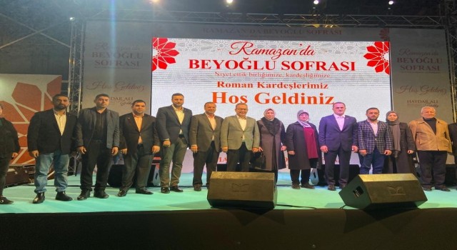 Beyoğlunda Roman vatandaşlar iftar sofrasında bir araya geldi