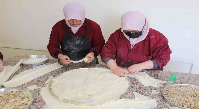 Beypazarının 80 katlı baklavası için yoğun bayram mesaisi başladı