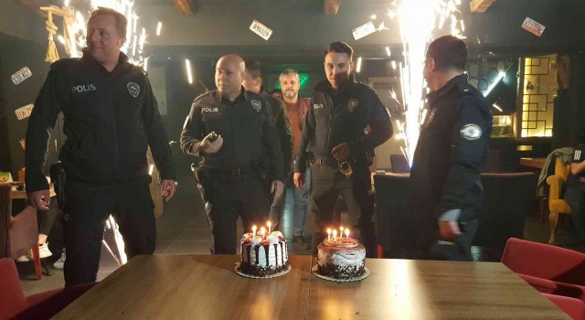‘Bıçaklı kavga var diye çağrılan polislere pasta sürprizi