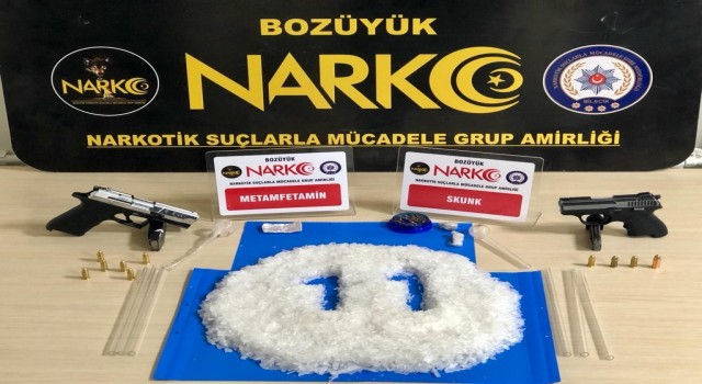 Bilecikte şüpheli araçta 1 kilo uyuşturucu madde ele geçirildi