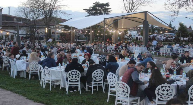 Bin çalışan ve aileleri iftarda bir araya geldi