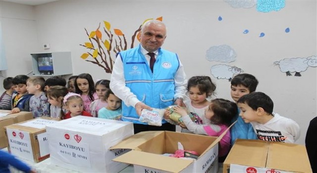 Biriktirdikleri paralarla ihtiyaç sahipleri için yardım kolisi hazırladılar