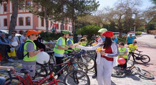 Bisiklet kullanıcılarına bakımı ve temel bisiklet kültürü anlatıldı