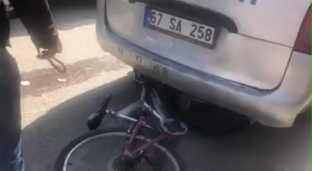 Bisikletli park halindeki araca çarptı: 1 yaralı