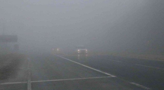 Bolu Dağı sisle kaplandı, görüş mesafesi 10 metreye düştü