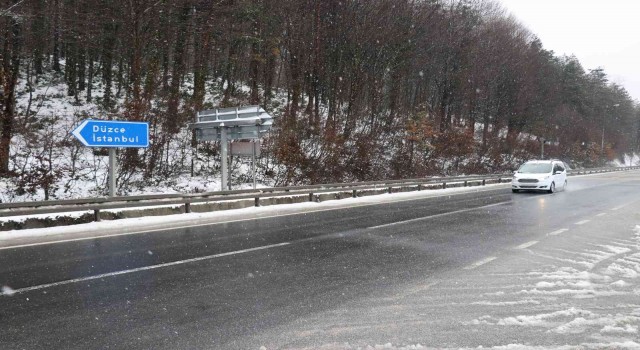 Bolu Dağında kar yağışı etkili oluyor