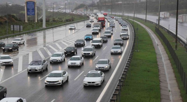 Boluda, TEM Otoyolu ve D100 Karayolunda bayram trafiği başladı