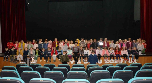 Bozüyük Belediyesi Çocuk Şenliği “Mimas ile Büyüyen Düşler” adlı tiyatro oyunu ile başladı