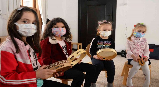 Bozüyük Belediyesi Çocuk Şenliği Sanatevinde devam ediyor