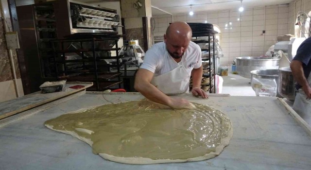 Bu pide Ramazanda tok tutuyor