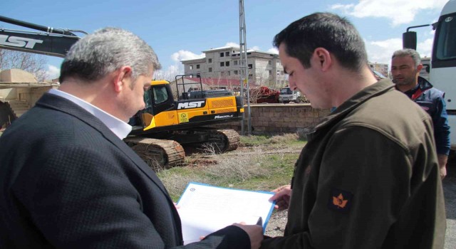 Bünyanda metruk binalar yıkılıyor