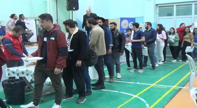 Burdurda 350 gence esnafın da desteğiyle iftar yemeği