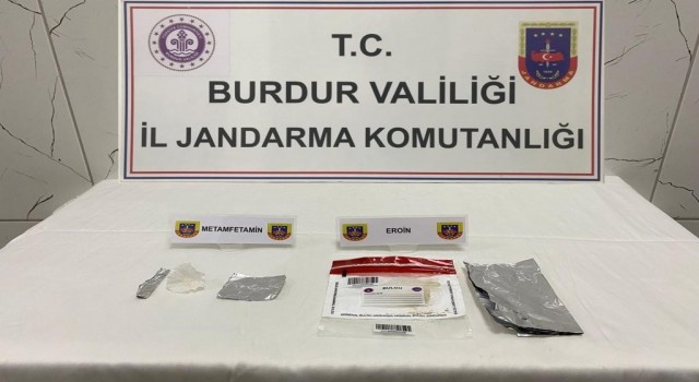 Burdurda şüpheli iki araçta uyuşturucu madde ele geçiridi