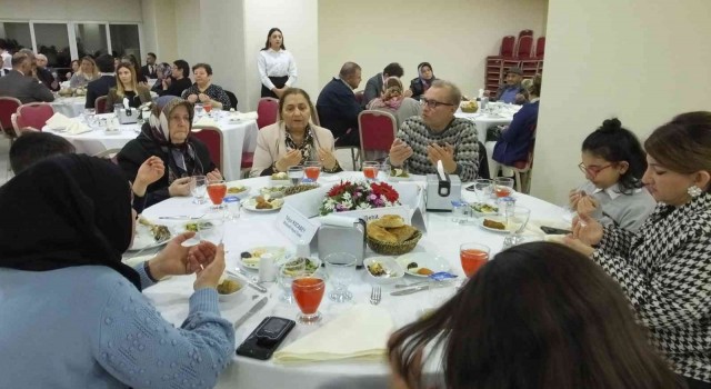 Burhaniyede şehit aileleri iftarda bir araya geldi