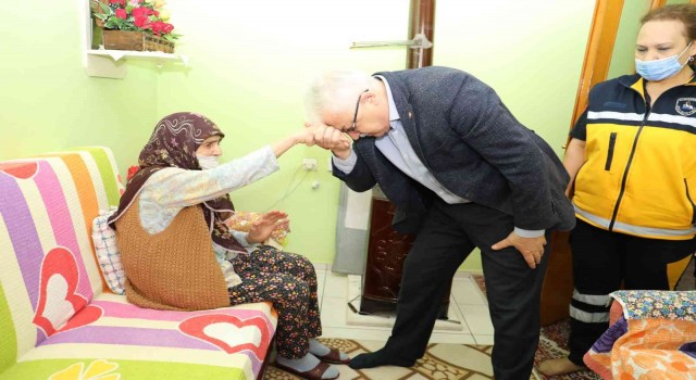 Burhaniyede “Yalnız Değilsiniz” projesi devam ediyor