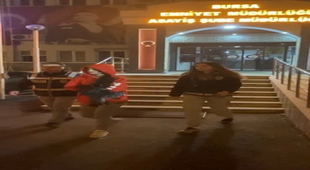 Bursada 4 gündür aranan genç kız annesine teslim edildi