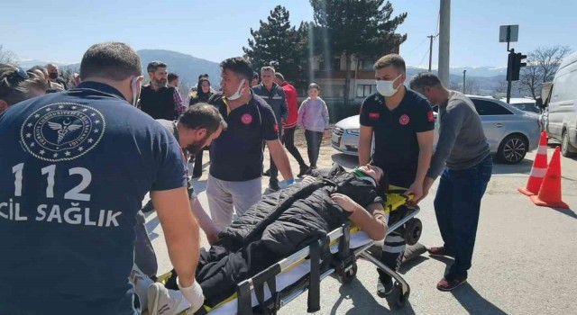 Bursada baba ve kızının yaralandığı kaza kamerada