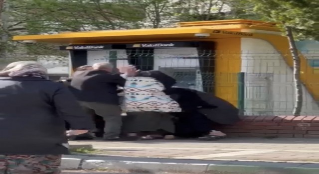 Bursada dilencilerin tekme tokatlı ‘bölge kavgası