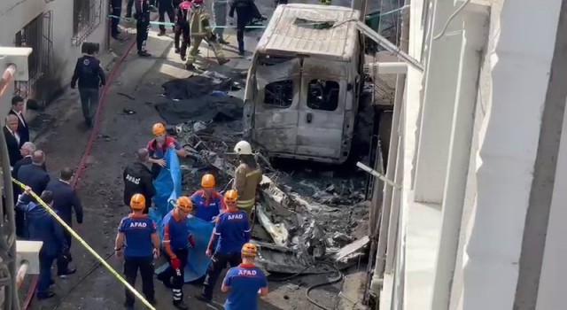 Bursada eğitim uçağı evlerin arasına düştü: 2 ölü