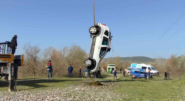 Bursada gölete uçan araçtan cansız bedeni çıkarıldı