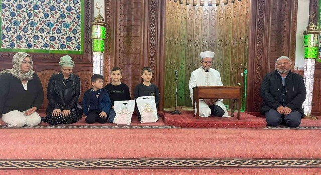 Bursada İslam Dininden etkilenen Moldovyalı aile Müslüman oldu
